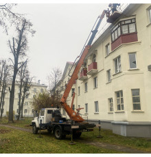 Обслуживание водосточных систем с автовышки